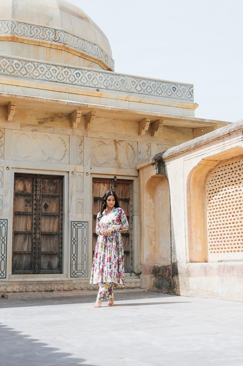 Stylish Floral naira pattern Kurta & Pant